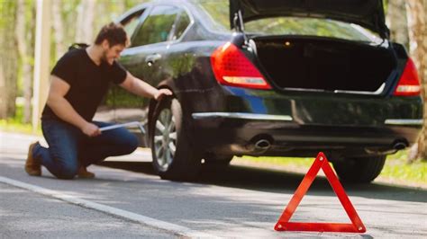 safety tips  breakdowns  roadside emergencies insurancehotlinecom