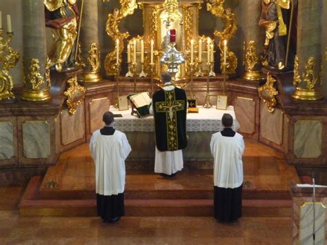 die schoenheit der messe aller zeiten priesterkreis communio veritatis