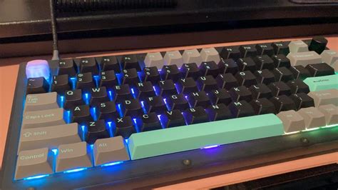 infamous keychron   factory lubed gateron  pro yellows