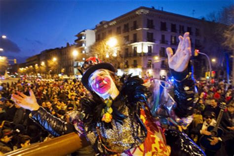 barcelona carnaval  feb   february lent festival party earth