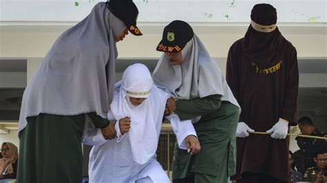 indonesia woman collapses as she s caned for ‘having sex