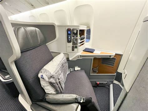 review american airlines flagship business class   boeing  er