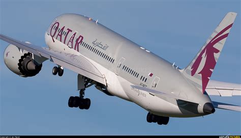 bcc qatar airways boeing   dreamliner  manchester photo id  airplane