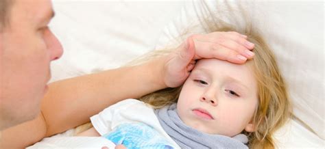 dolor de cabeza y fiebre durante la gripe y resfriados en los niños