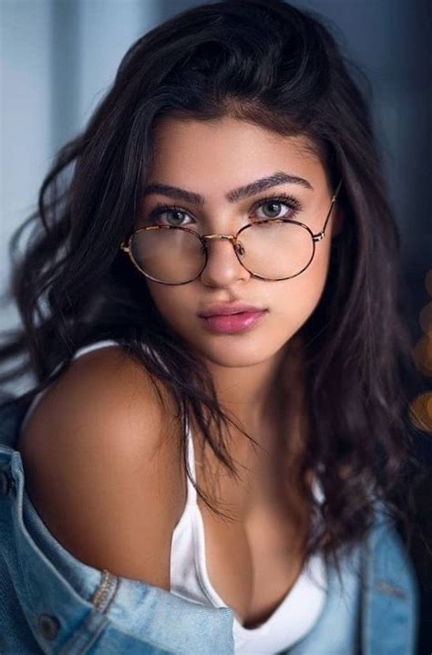 Pin By Y Ipdeer™ On Beauty Cute Girl With Glasses Beautiful Girl