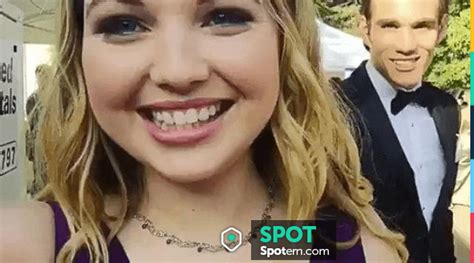 The Necklace Violet Sammi Hanratty In The Vampire Diaries