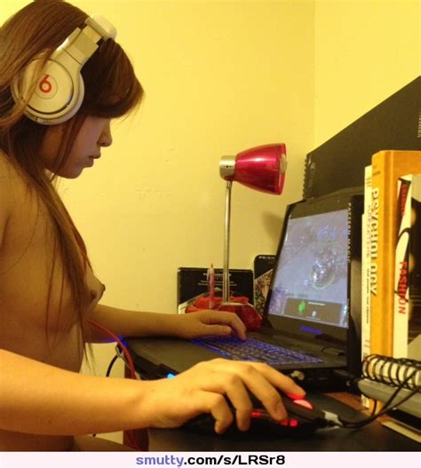 Teen Teens Gamergirl Sexy Babe Hotbabe Playstation Gaming