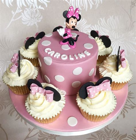 Minnie Mouse Cake With Matching Cupcakes Minnie Mouse Cake Cupcake