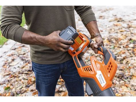New Husqvarna Power Equipment Leaf Blaster 350ib Battery And Charger