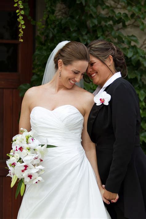 gorgeous 2 brides classy lesbian wedding lgbt wedding photography true happiness
