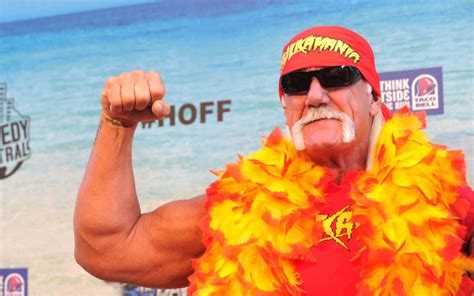 Sports World Reacts To Hulk Hogan S Bizarre Announcement The Spun