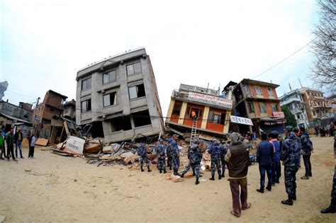 Nepal Earthquake Search For Survivors As Aftershocks Rattle Kathmandu