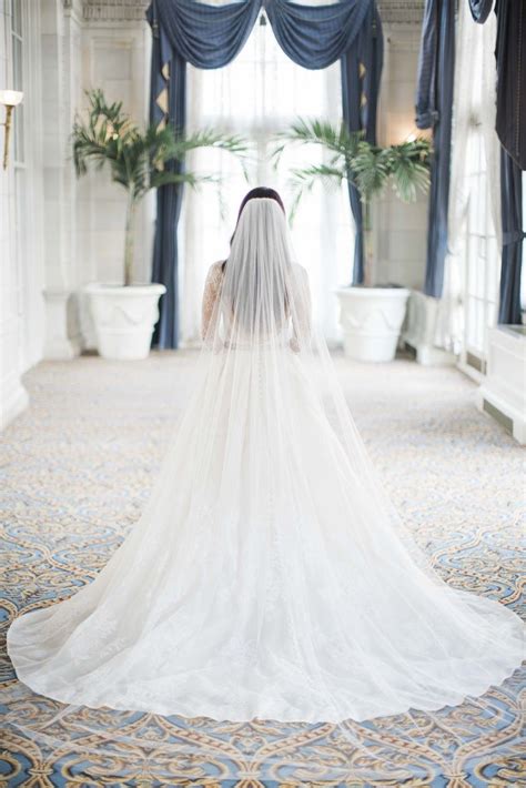 monique lhuillier plain catherdral veil monique lhuillier lace   wedding dress wedding