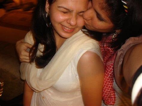 pakistani hot aunties photos hot pakistani girl kissing girl in pakistan photos