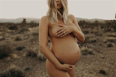 these 35 emotive maternity photography images are simply beautiful