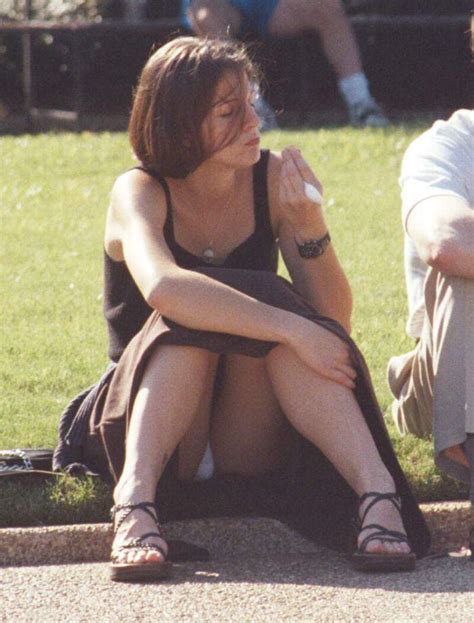 unaware sitting upskirt