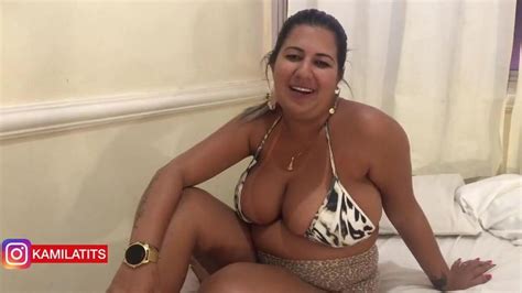 Hot Youtuber Kamila Silva Passing Lotion On Her Sexy Body