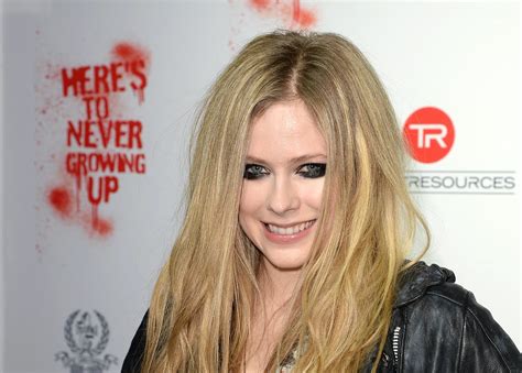 why do people think avril lavigne is dead this popular conspiracy