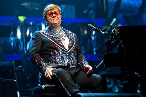 Review Elton John Gives Emotional Farewell Concert For Fans