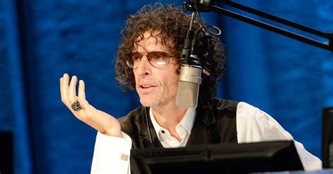 howard stern replaying trump interviews would be betrayal rolling stone