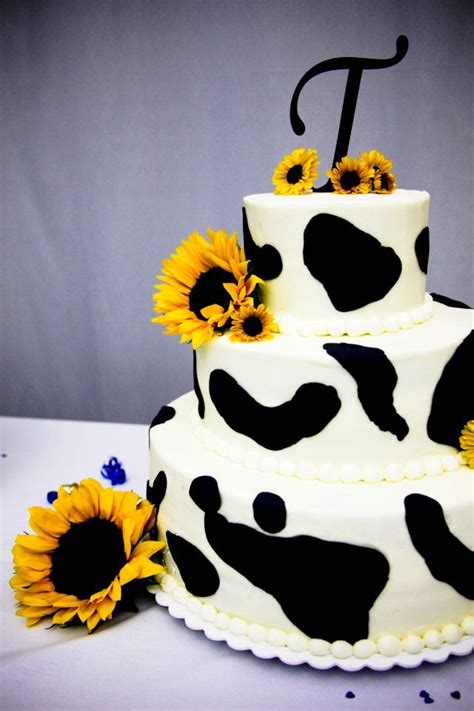 our cow wedding cake cow cakes country wedding cakes