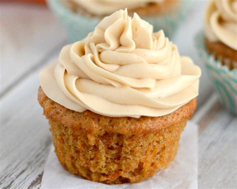 carrot cake cupcakes  cream cheese frosting video lil luna