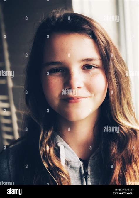 12 Bis 13 Jahre Alt Mädchen Fotos Und Bildmaterial In Hoher Auflösung