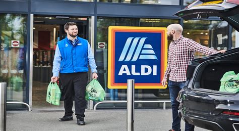 aldi plans  strengthen uk workforce     year