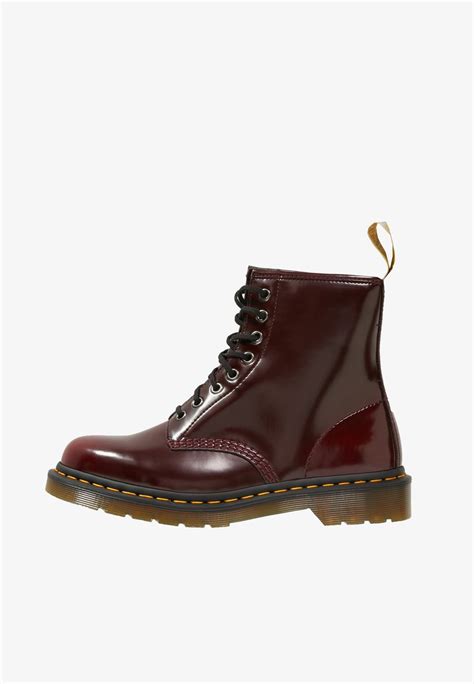 dr martens winchester ii boot  vegan lace  ankle boots cherry zalandocouk