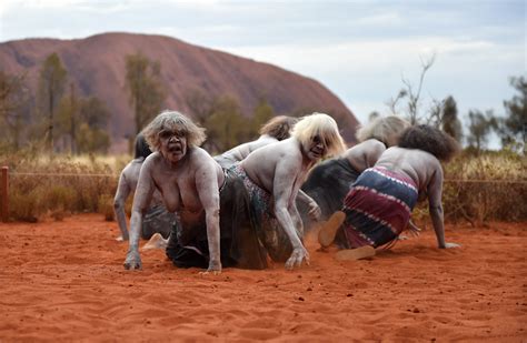 9 Spectacular Photos Of Uluru And Its Traditional Custodians