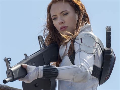 marvel scarlett johansson attaque disney en justice après la sortie