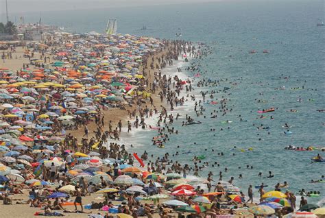 spanien tourismus mehr touristen weniger geld der spiegel