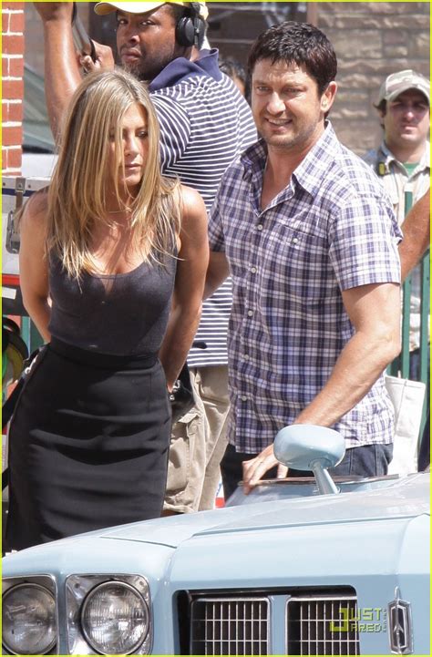 Jennifer Aniston Is A Handcuffed Hottie Photo 2157861 Gerard Butler