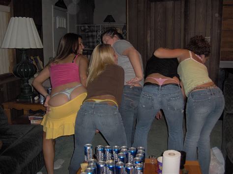 Sexy College Girls Pics Five Naughty Drunk College Girls