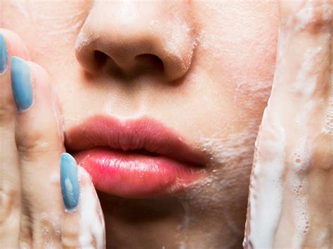 dermatologists explain   wash  face