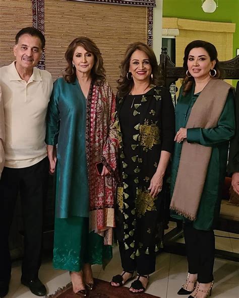 bushra ansari flaunting  sisters brand outfits reviewitpk