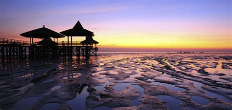 book flights  surabaya indonesia  singapore airlines
