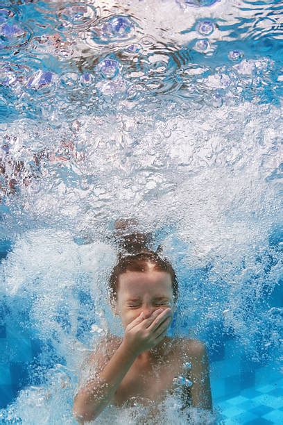 水 飛び込む ストックフォトと画像 アンダーウォーター 夏 絵 水中写真