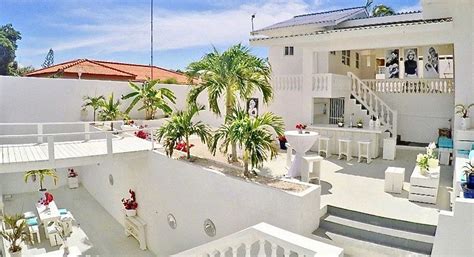 spacious accommodation curacao   group booking curacao