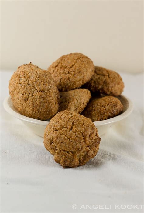 bitterkoekjes angeli kookt bessentaart bitterkoekjes voedsel ideeen