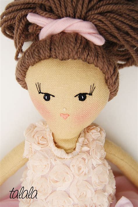 lalka handmade ręcznie szyta z ubrankami sklep z lalkami