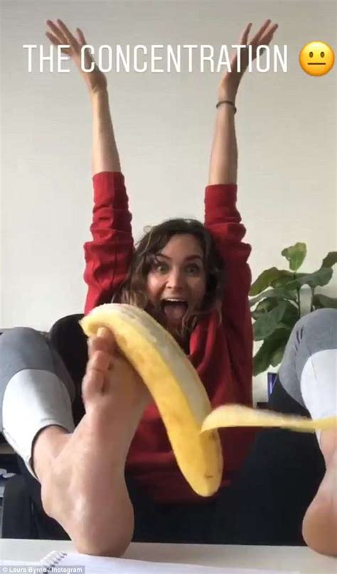 the bachelor s laura byrne peels a banana with her freaky feet