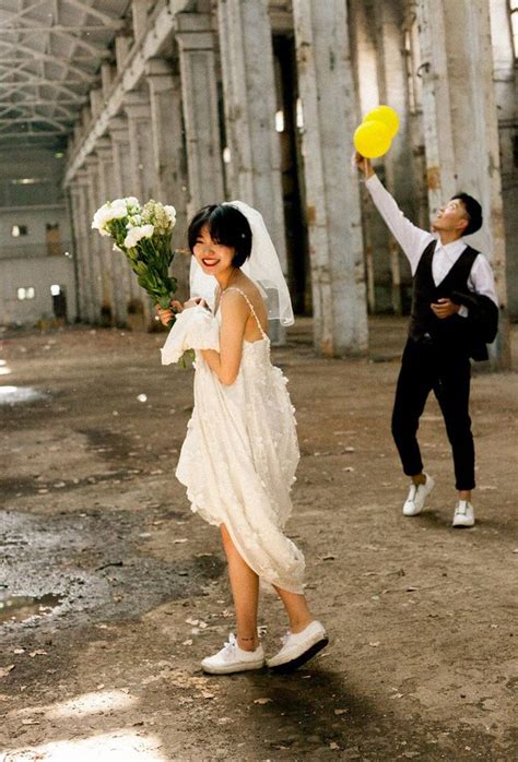ide oleh huynh nguyen pada love foto perkawinan pose