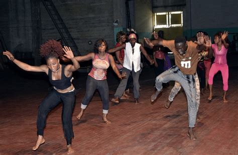 les ballets africains etoiles declinantes de la culture en guinee la