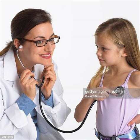 girl 6 7 using stethoscope to listen doctor photos and premium high res