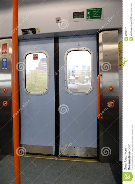de trein van de schuifdeurenbinnenkant stock afbeelding image  grijs status
