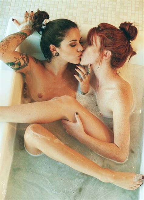 Hot Lesbians In Bathtub Freyjav