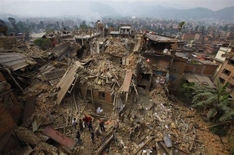 4 000 Dead Rescuers Race Time To Find Survivors Of Nepal Earthquake
