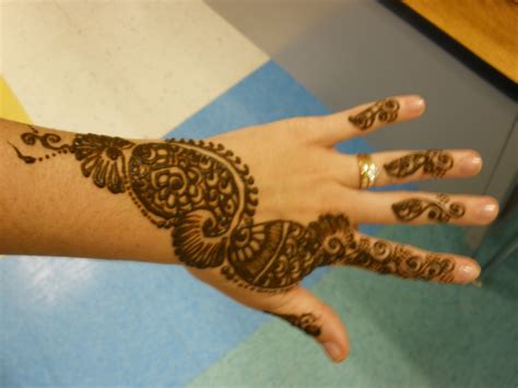 apex elementary art henna artist visits art room