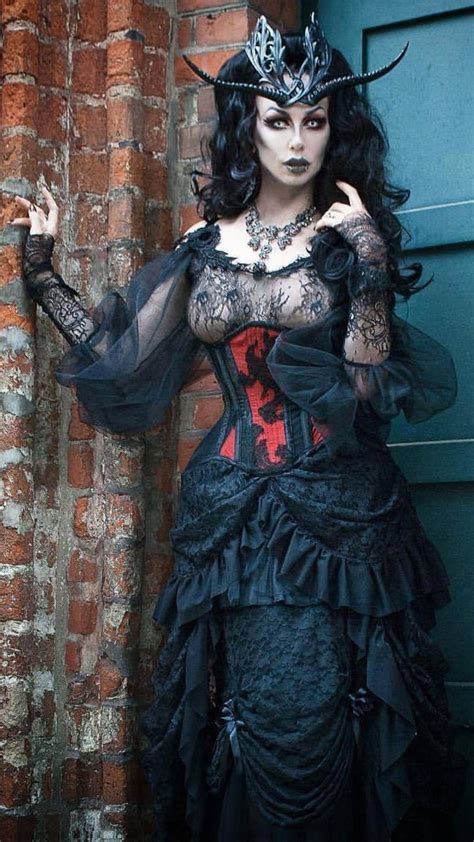 gothic fashion   individuals  love dressing  gothic type fashion clothes